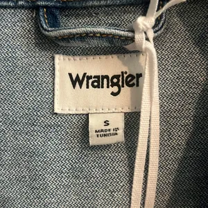 Wrangler Zip off sleeves Denim Jacket.  NWT thumbnail 2