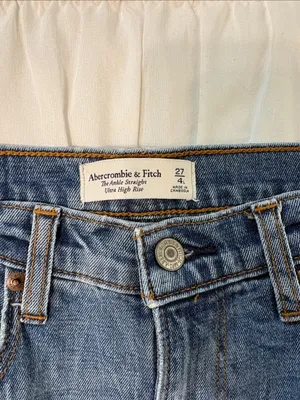 Abercrombie & Fitch Ankle Straight Ultra High Rise Jeans thumbnail 3