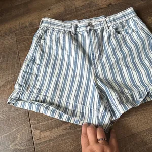 American Eagle Striped High Waisted Denim Shorts Blue White Cuffed Size 27w thumbnail 7