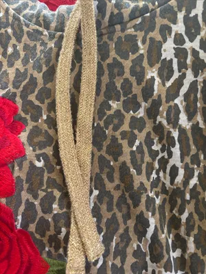 Ariat x Rodeo Quincy Hoodie XL Leopard Print Camo & Embroidered Rose Logo Sleeve thumbnail 11