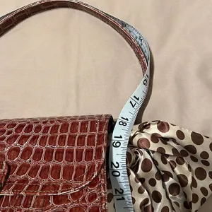 NWT Comely brown faux alligator handbag polka dot scarf that matches the lining thumbnail 11