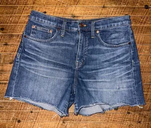 Madewell curvy distressed 28 cutoff mom jean shorts thumbnail 1