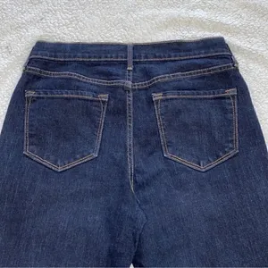 Old Navy Mid-rise Flare Jeans (Size 6) thumbnail 3