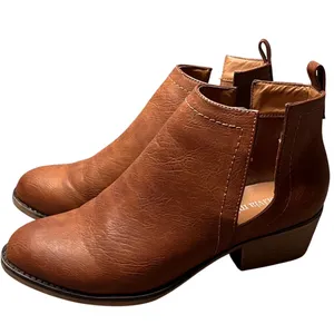 Olivia Miller Womens Brown Faux Leather Ankle Boots Side Cutout Block Heel Sz‎ 9 thumbnail 1