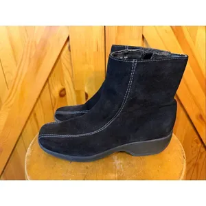 Clarks 75171 Women Black Suede Leather Side Zip Boot Shoe Size 7.5M thumbnail 3
