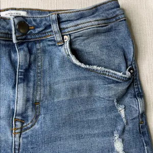 Zara Light Blue Distressed Ankle Jeans thumbnail 10