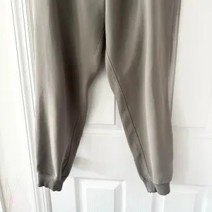 Lululemon Light Grey Sage Green On The Fly Jogger Pants Woven 28" Inseam M/L thumbnail 5