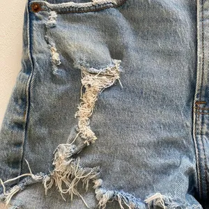 Abercrombie & Fitch High Rise Mom Shorts 26 / 2 Distressed Denim Cutoff Light Wa thumbnail 10