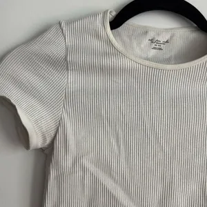 Urban Outfitters Fitted Crop T-Shirt Size M/L thumbnail 2
