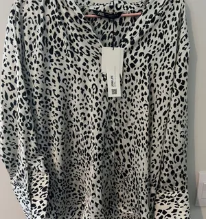 Zara Black and White Leopard Print Women's‎ Top M thumbnail 1