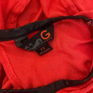 G by Guess Red Sleeveless Draped Front Blouse XS – Open Front Top with Black Tri thumbnail 4