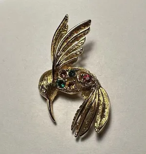 Napier Hummingbird Bird Multi Color Rhinestone Gold Tone Brooch Pin Signed thumbnail 2