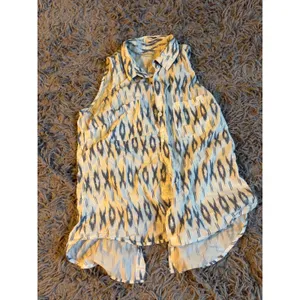 Faded Glory Womens Small Blue White Ikat Sleeveless Button Down Shirt Split Back thumbnail 5
