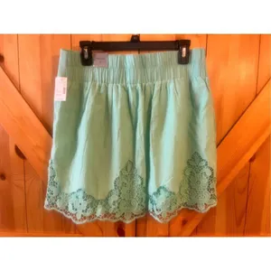 Maurices green size medium skirt lined scalloped lace flower design NWT (3605) thumbnail 2