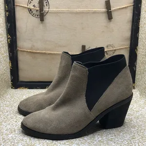 Gorgeous Suede Booties‎ Tan Size 8 thumbnail 3