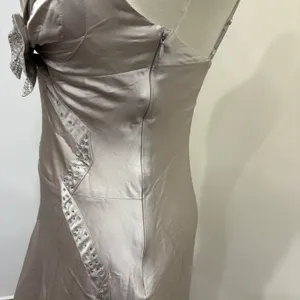 Tara Subkoff for Bebe Platinum‎ Satin Rhinestone Bow Maxi Gown Dress 0 Prom Hoco thumbnail 6