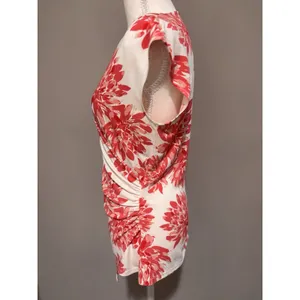 Ann Taylor Women's Sz Med Red White Floral Print Short Sleeve Draped V-Neck Top thumbnail 3