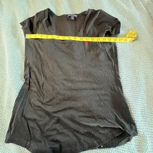 Ralph Lauren Women's V-neck Tshirt Size Small Black Red Logo thumbnail 2