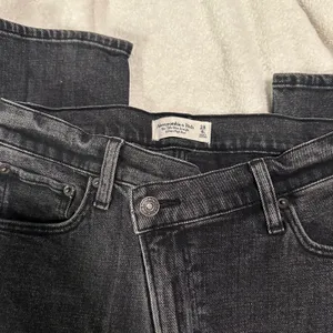 Abercrombie Black 90s Slim Straight High Rise 6L thumbnail 2