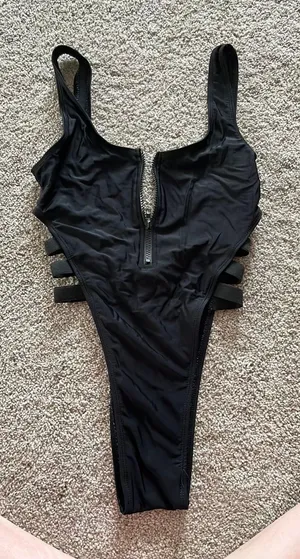 Sexy One Piece Black Swimsuit Cut Out thumbnail 6