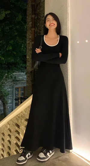 Black Long Sleeve Contrast-Trim Maxi Dress thumbnail 2