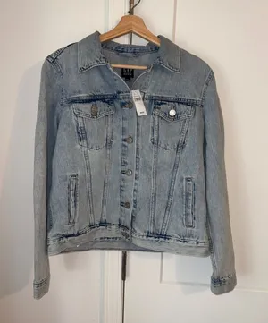 GAP Denim NWT $70 Light Wash Woman’s L Blue Jean Jacket Large Denim Coat thumbnail 1