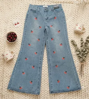 Ashley Mason Premium Baggy Jeans Womens 11/30 Light Wash Cherry Embroidered Y2K‎ thumbnail 1
