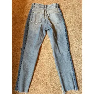 H & M Vintage Style Distressed Light Wash High Waist Mom‎ Jeans with Knee Rips thumbnail 2
