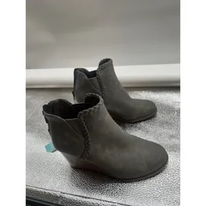 Maurices Women's Shoe Size 7.5 Grey Faux Leather‎ 3.25" Wedge Heel Bootie NWT thumbnail 5