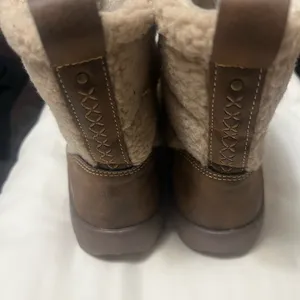JBU Brown and Tan Boots thumbnail 4