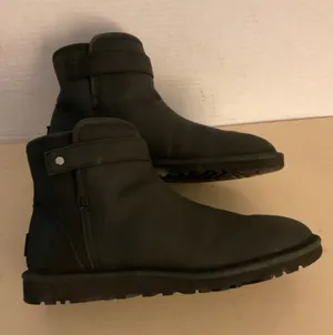 UGG women black leather Chelsea short Ankle Boots US 8 thumbnail 1