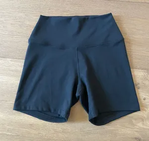 Nike One Training 5 Inch Shorts In Black Size Small thumbnail 1