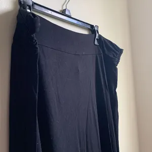 Liz Claiborne Soft Jersey Stretch Mid Rise Maxi Skirt (Sz XL) Black thumbnail 7