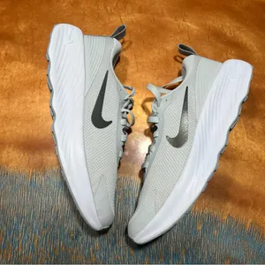 Nike Promina Walking Shoes Light Gray Metallic Sneakers size 7.5 thumbnail 2