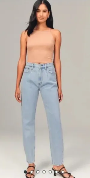 Abercrombie & Fitch Pleated High Rise 80s Mom Jean Size 28 Short thumbnail 1