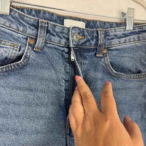 H&M Womens High Waist Wide Leg Cropped Jeans Medium Wash Blue‎ Petite Friendly 6 thumbnail 4