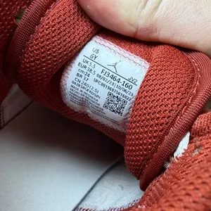 Jordan 1 Mid SE Sneakers Size 6Y Womens 7.5-8 Nike Red and White High-Top Shoes thumbnail 4