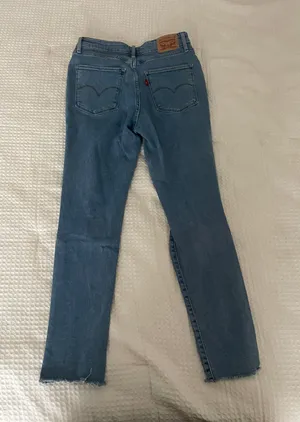 Levi's 721 High-Rise Skinny Jeans thumbnail 2
