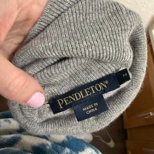 Pendleton 100% Cashmere Sweater – Light Gray – Size Medium thumbnail 3