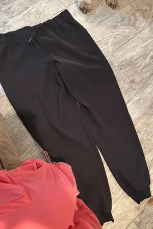 Lululemon joggers size 8 thumbnail 1