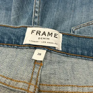 FRAME Denim Le Cutoff Distressed Raw Hem Denim Shorts thumbnail 4