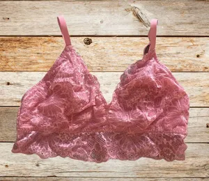 Women’s Victoria’s Secret Lace Bralette Size Small Coquette, Feminine, Delicate thumbnail 2