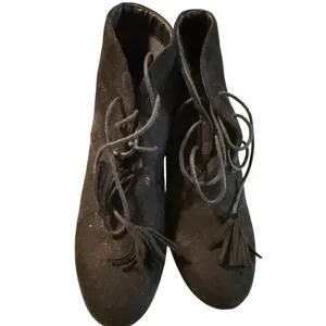 Report Black Suede‎ Wedge Booties Women's Size 9 Fringe Tassel Ties thumbnail 2