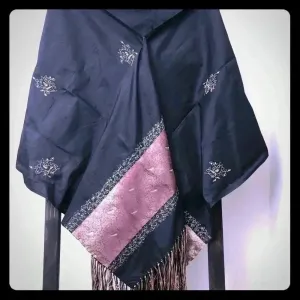 Elegant‎ Black Wrap with gold and cranberry thumbnail 1