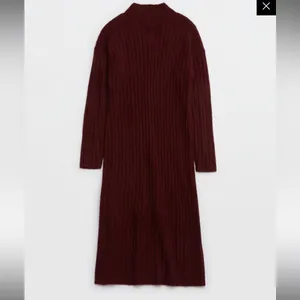 BUTTERCREAM SWEATER DRESS in Berry (Maroon) thumbnail 3