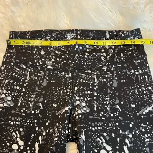 Reebok Speedwick Splatter Print Leggings Women’s SZ Large Black Gray 26” inseam thumbnail 10