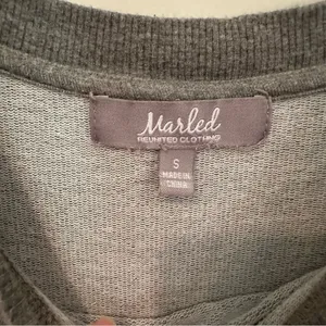 Marled Comfy Cozy Long Sleeve Split Hem Love Sweatshirt Women's Medium‎ Gray thumbnail 7