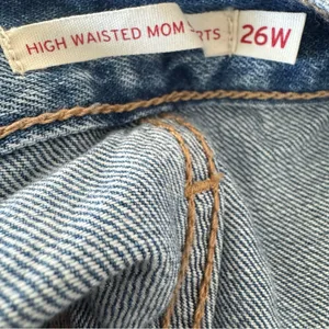 Levis High Waisted Mom Denim High‎ Rise Shorts Size 26W Cotton thumbnail 9