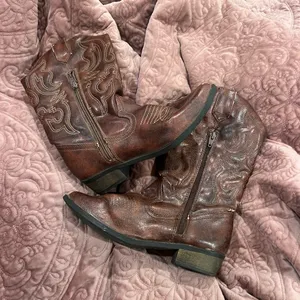 6 Cherokee Brown Leather Western Boots thumbnail 2