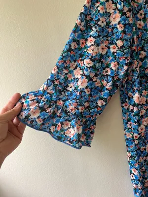 Floral Blouse Sz M Oversized Blue Ruffle bell sleeves V Neck Pullover thumbnail 4